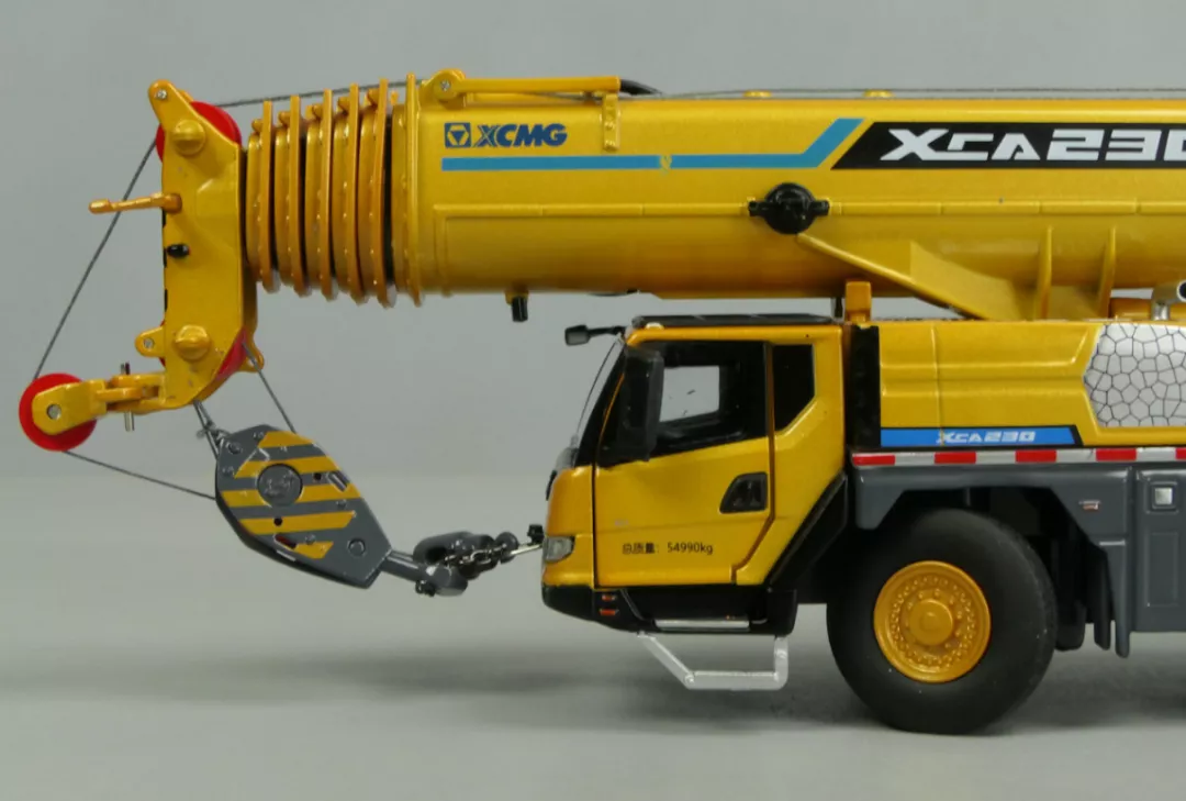 徐工汽车吊 吊车 xca230 汽车起重机模型 1:50 金色 驾驶室可开